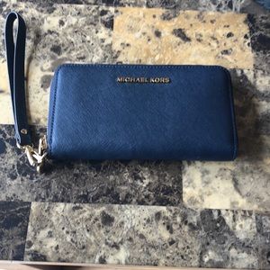 Michael kors phone case wristlet